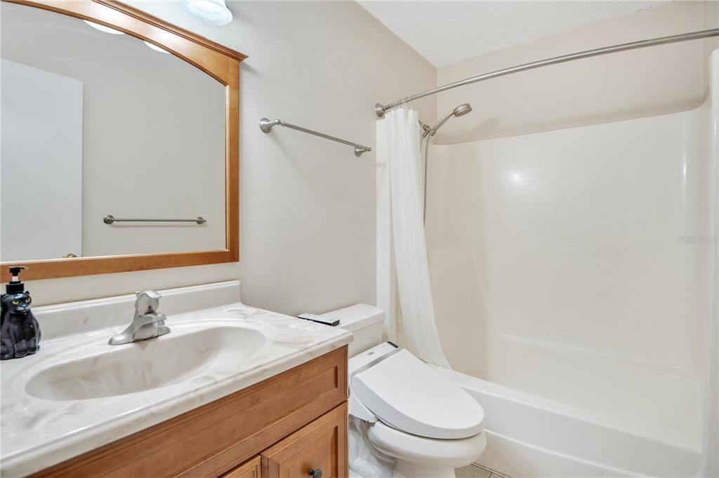 For Sale: $162,000 (2 beds, 2 baths, 979 Square Feet)