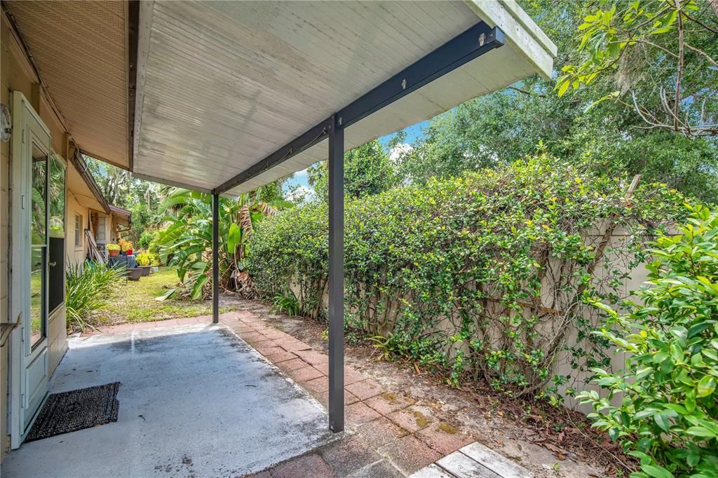 For Sale: $162,000 (2 beds, 2 baths, 979 Square Feet)