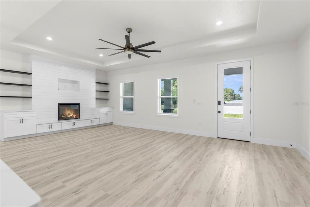 Active With Contract: $647,500 (4 beds, 2 baths, 2282 Square Feet)