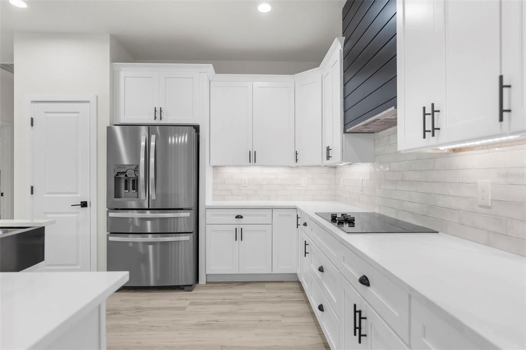 Active With Contract: $647,500 (4 beds, 2 baths, 2282 Square Feet)