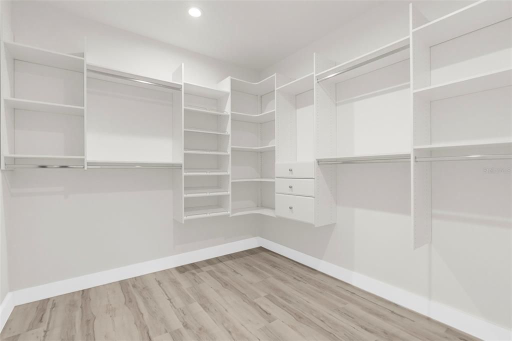 Active With Contract: $647,500 (4 beds, 2 baths, 2282 Square Feet)