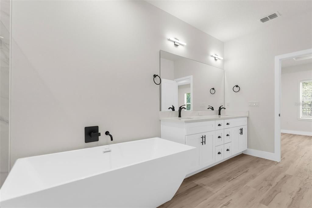 Active With Contract: $647,500 (4 beds, 2 baths, 2282 Square Feet)