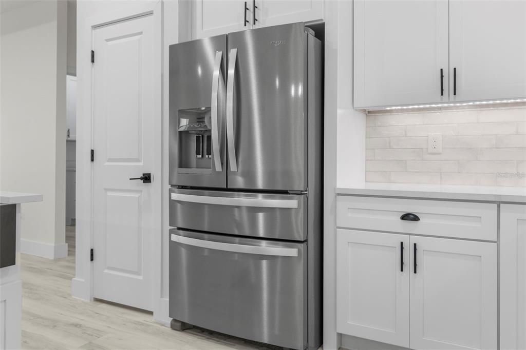 Active With Contract: $647,500 (4 beds, 2 baths, 2282 Square Feet)