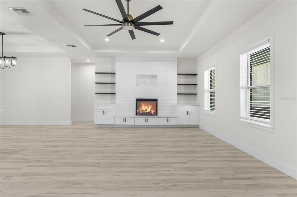 Active With Contract: $647,500 (4 beds, 2 baths, 2282 Square Feet)