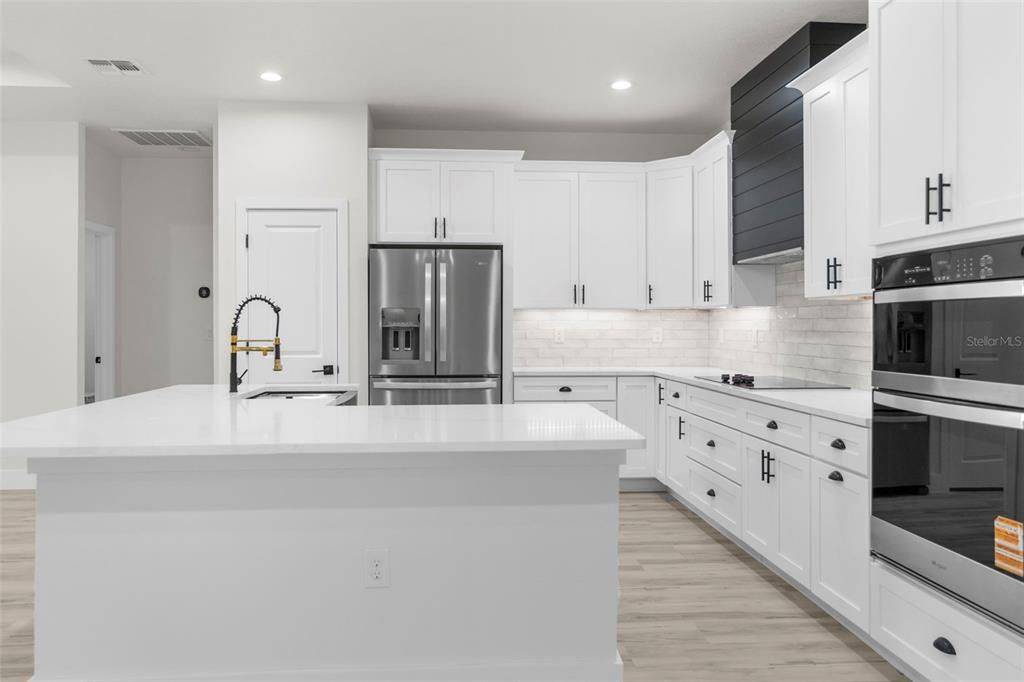 Active With Contract: $647,500 (4 beds, 2 baths, 2282 Square Feet)