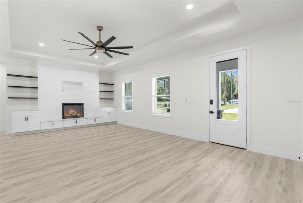 Active With Contract: $647,500 (4 beds, 2 baths, 2282 Square Feet)