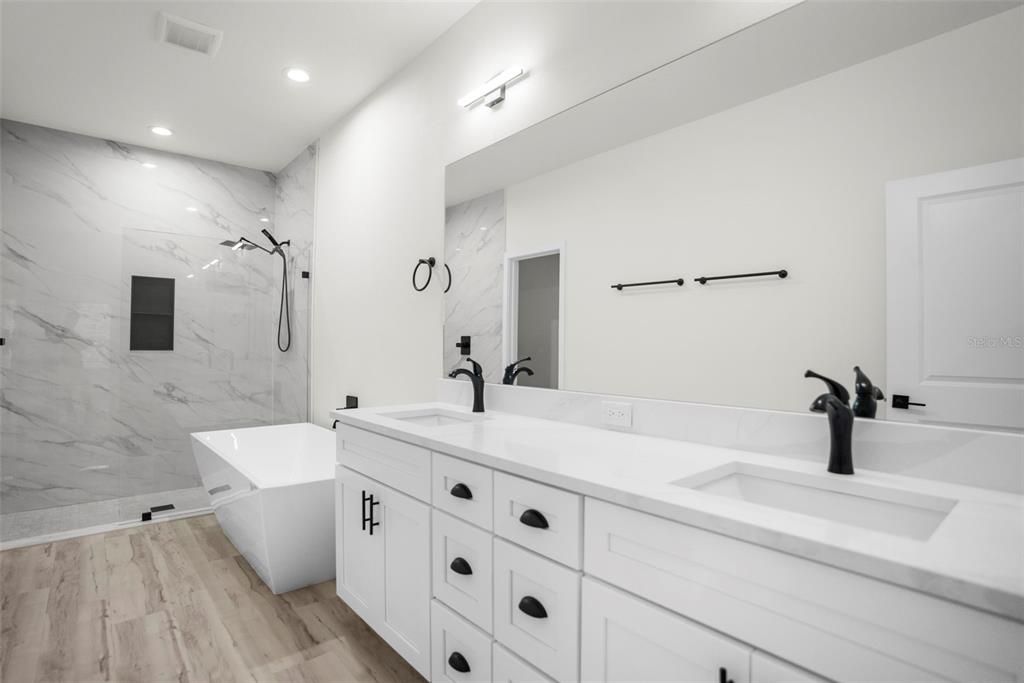 Active With Contract: $647,500 (4 beds, 2 baths, 2282 Square Feet)