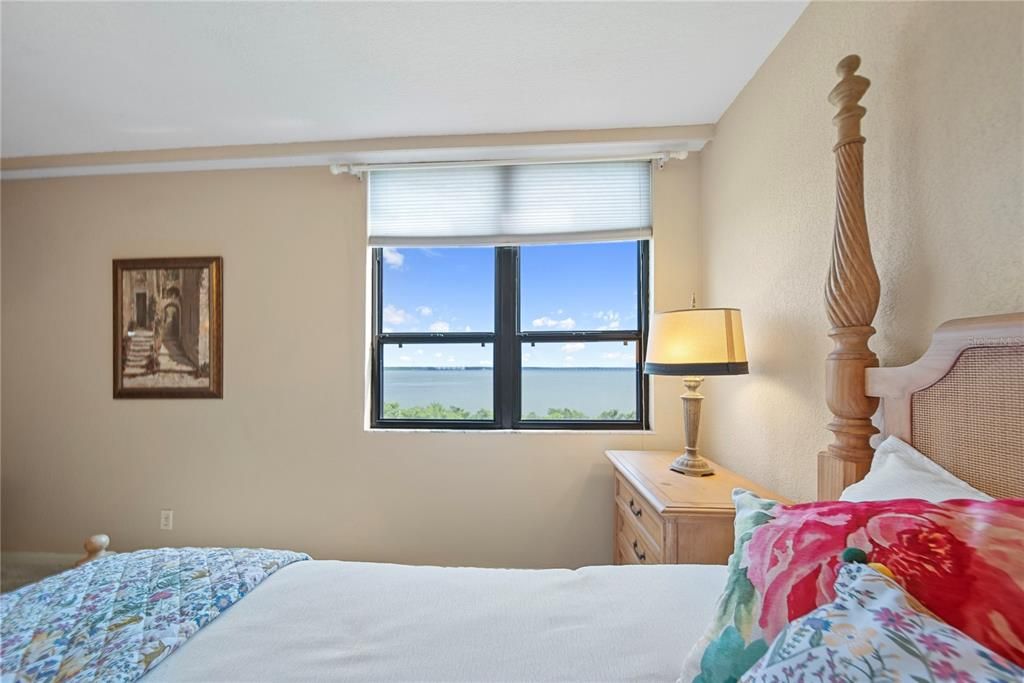 待售: $212,900 (2 贝兹, 2 浴室, 1050 平方英尺)