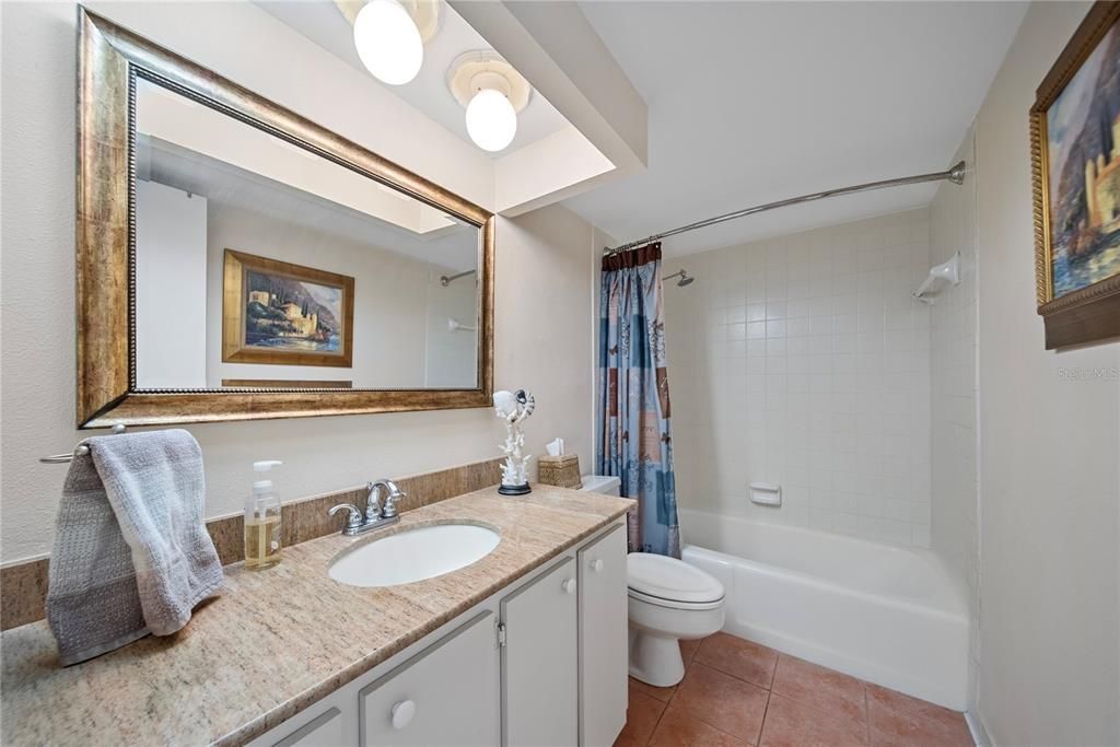 待售: $212,900 (2 贝兹, 2 浴室, 1050 平方英尺)