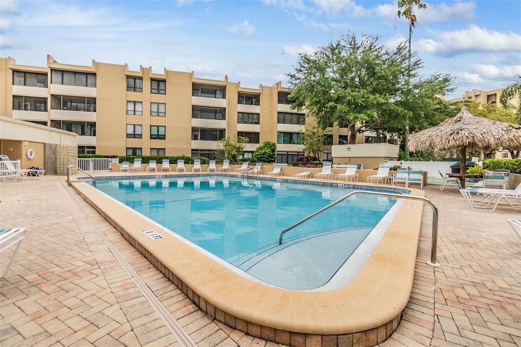 待售: $212,900 (2 贝兹, 2 浴室, 1050 平方英尺)