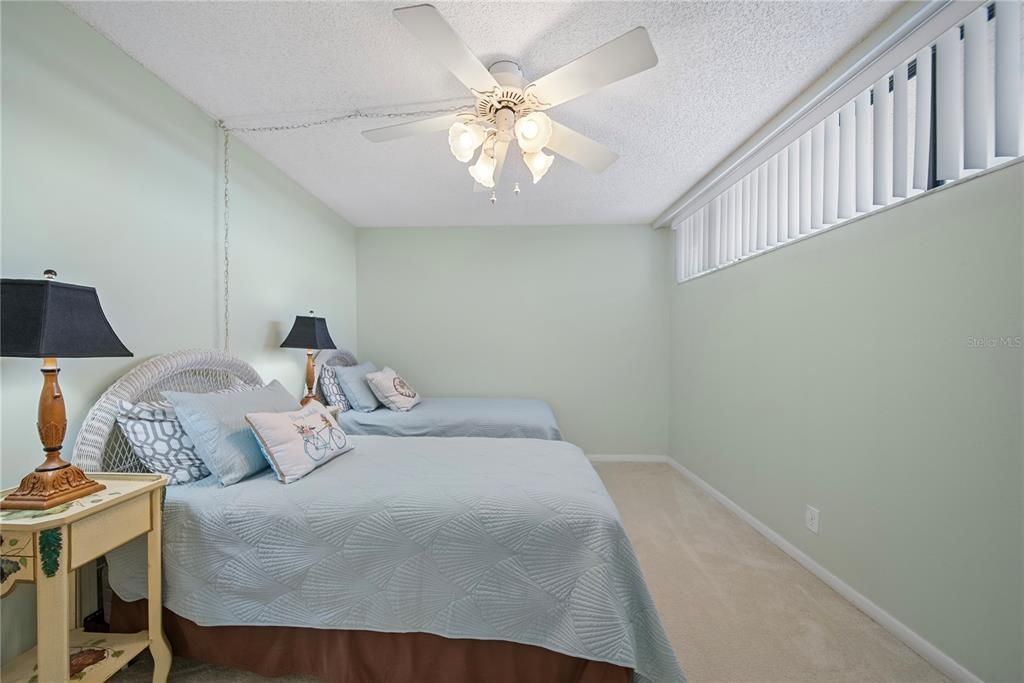 待售: $212,900 (2 贝兹, 2 浴室, 1050 平方英尺)