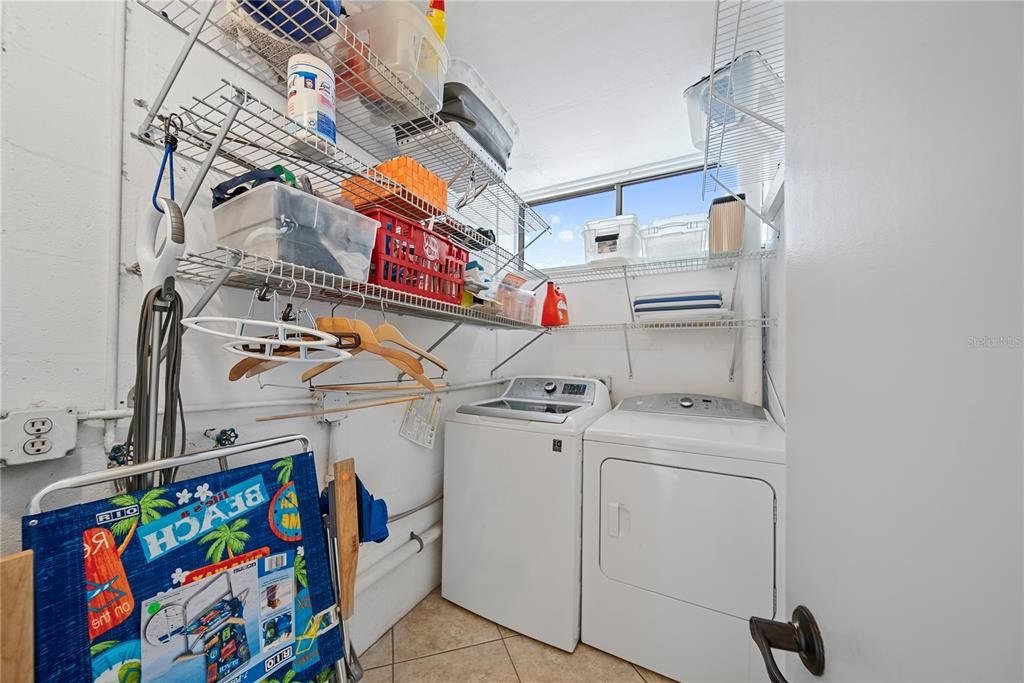 待售: $212,900 (2 贝兹, 2 浴室, 1050 平方英尺)