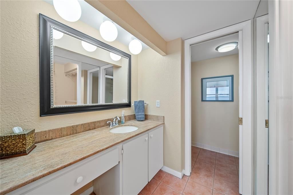 待售: $212,900 (2 贝兹, 2 浴室, 1050 平方英尺)