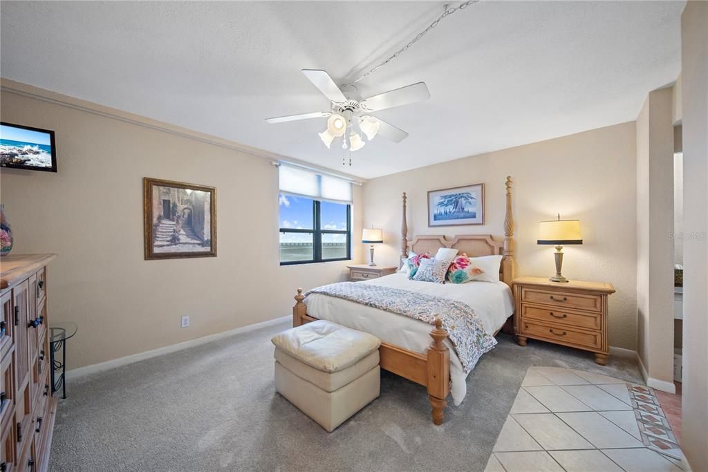 待售: $212,900 (2 贝兹, 2 浴室, 1050 平方英尺)