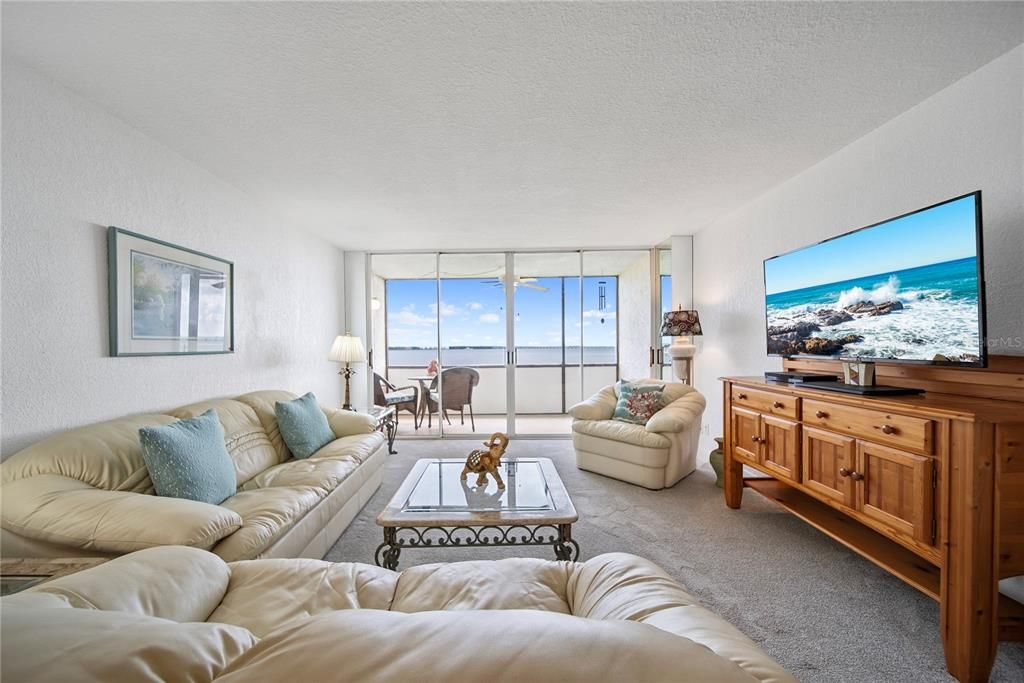 待售: $212,900 (2 贝兹, 2 浴室, 1050 平方英尺)