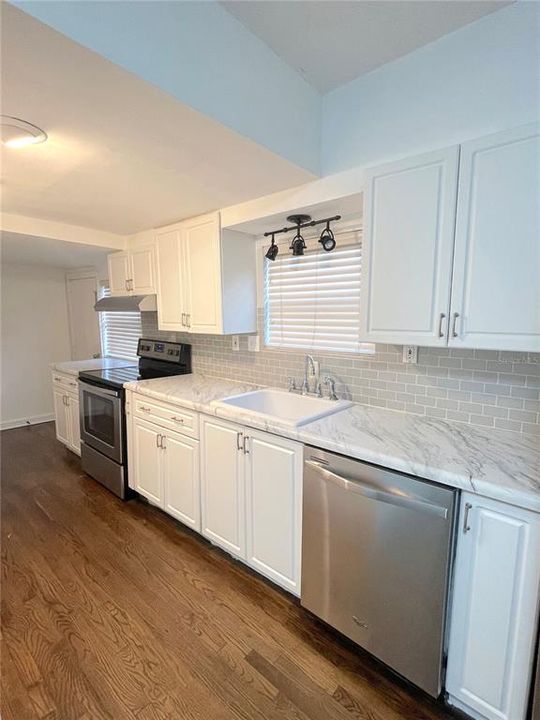 待售: $479,000 (3 贝兹, 2 浴室, 1272 平方英尺)