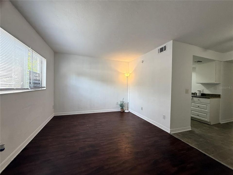 For Rent: $800 (1 beds, 1 baths, 603 Square Feet)