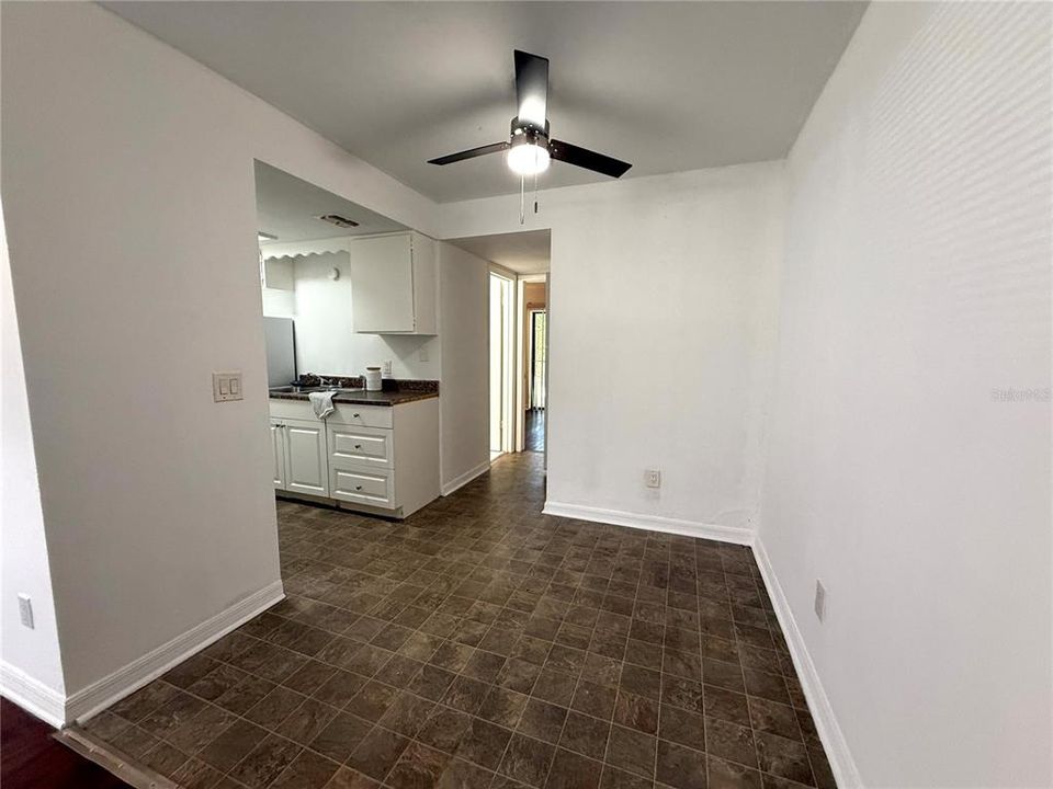 For Rent: $800 (1 beds, 1 baths, 603 Square Feet)