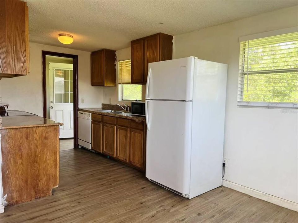 待售: $240,000 (3 贝兹, 2 浴室, 1152 平方英尺)