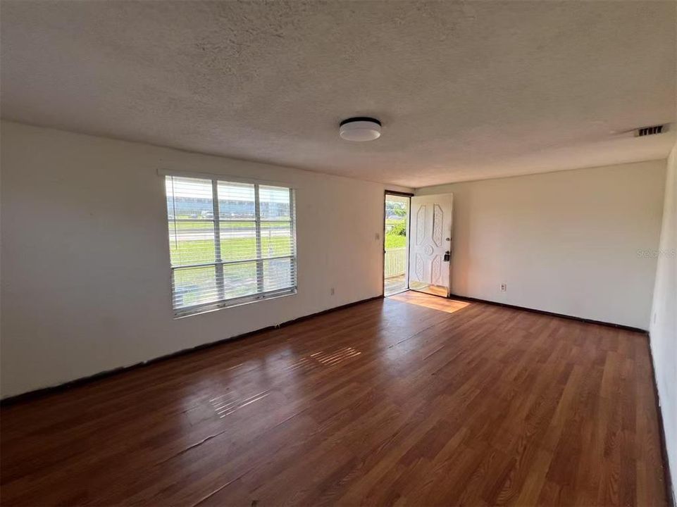 待售: $240,000 (3 贝兹, 2 浴室, 1152 平方英尺)