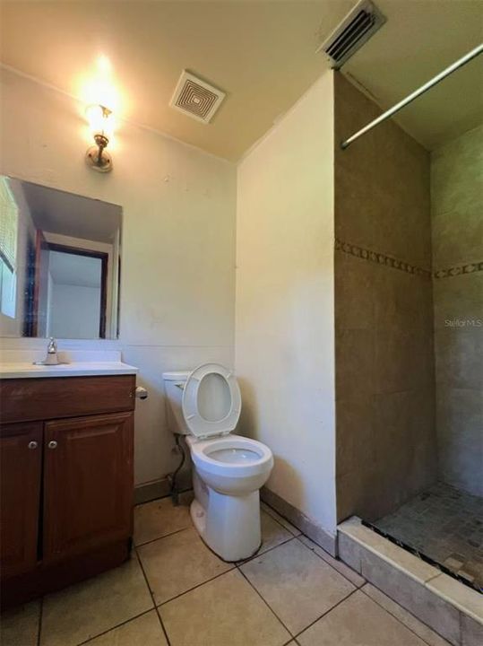 待售: $240,000 (3 贝兹, 2 浴室, 1152 平方英尺)