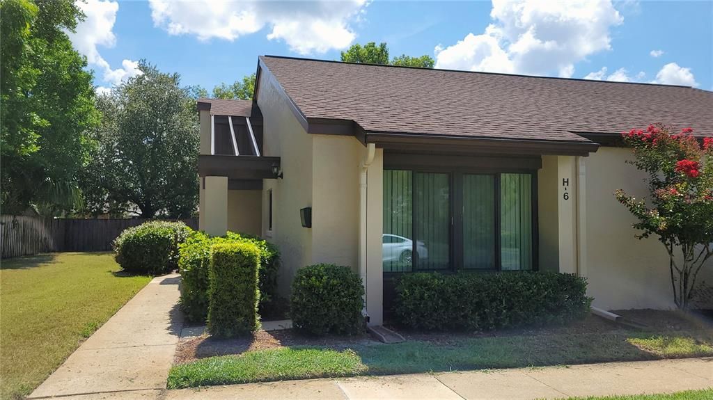 На продажу: $188,000 (2 спален, 2 ванн, 1049 Квадратных фут)