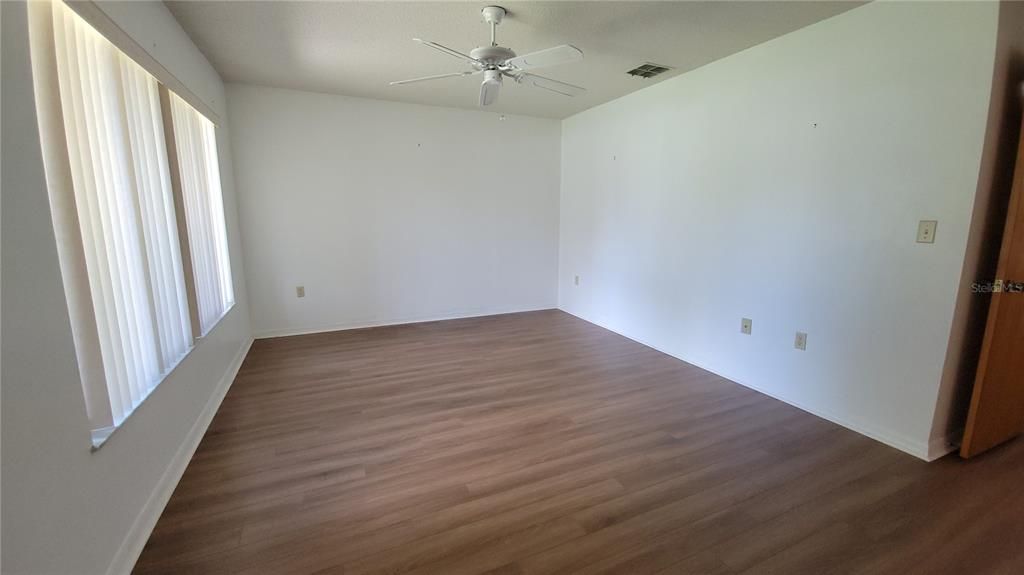 На продажу: $188,000 (2 спален, 2 ванн, 1049 Квадратных фут)