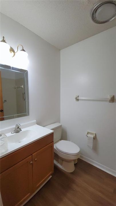 На продажу: $188,000 (2 спален, 2 ванн, 1049 Квадратных фут)