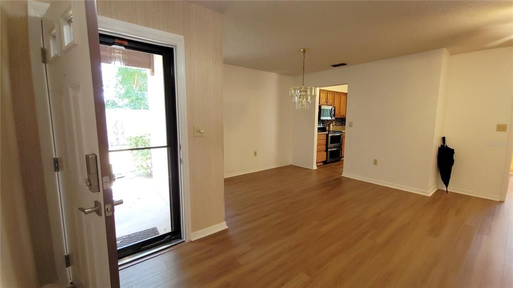 На продажу: $188,000 (2 спален, 2 ванн, 1049 Квадратных фут)