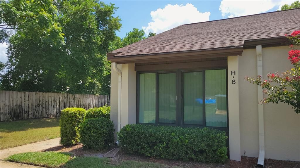 На продажу: $188,000 (2 спален, 2 ванн, 1049 Квадратных фут)