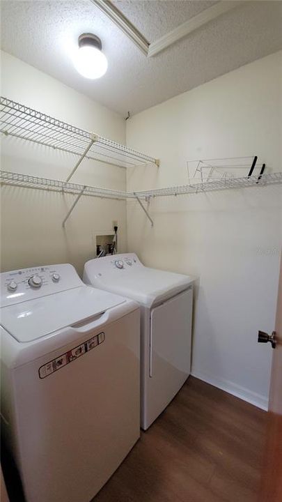 На продажу: $188,000 (2 спален, 2 ванн, 1049 Квадратных фут)