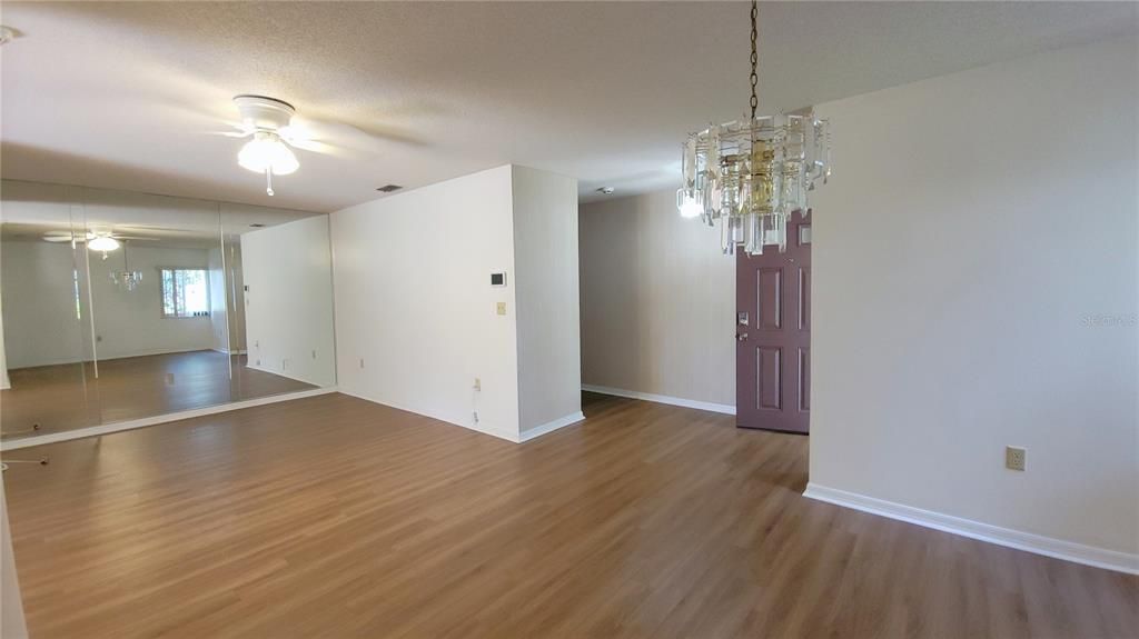 На продажу: $188,000 (2 спален, 2 ванн, 1049 Квадратных фут)