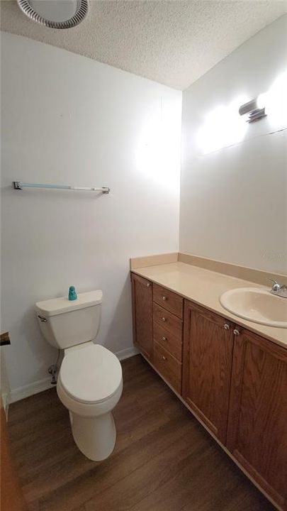 На продажу: $188,000 (2 спален, 2 ванн, 1049 Квадратных фут)