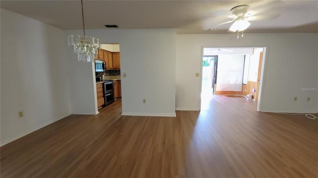 На продажу: $188,000 (2 спален, 2 ванн, 1049 Квадратных фут)