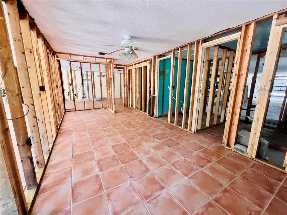 Под контрактом: $679,000 (3 спален, 2 ванн, 2026 Квадратных фут)