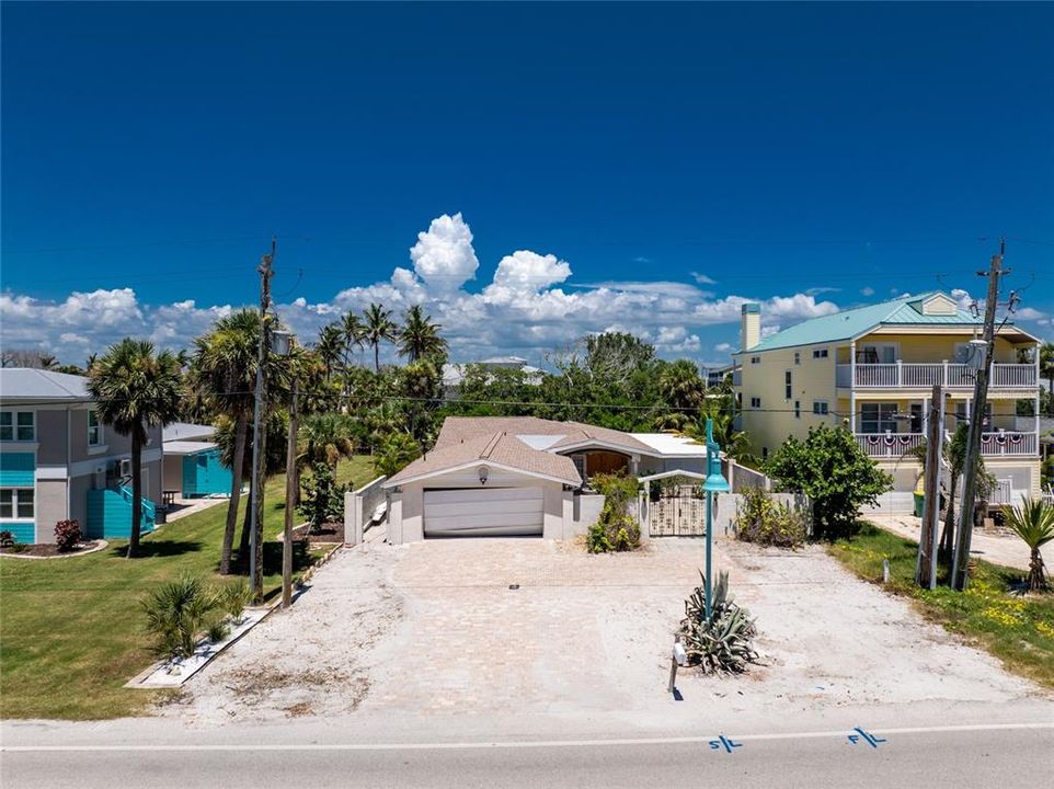 Под контрактом: $679,000 (3 спален, 2 ванн, 2026 Квадратных фут)