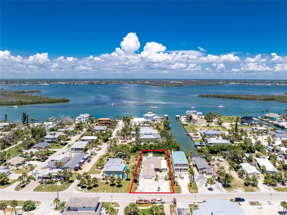 Под контрактом: $679,000 (3 спален, 2 ванн, 2026 Квадратных фут)