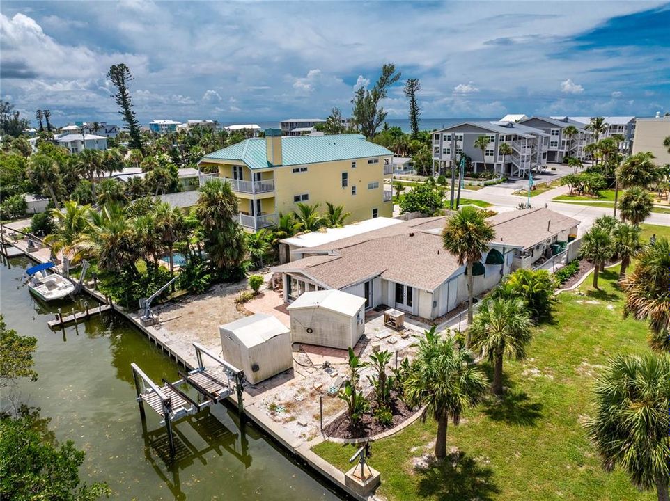 Под контрактом: $679,000 (3 спален, 2 ванн, 2026 Квадратных фут)