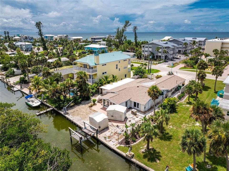 Под контрактом: $679,000 (3 спален, 2 ванн, 2026 Квадратных фут)