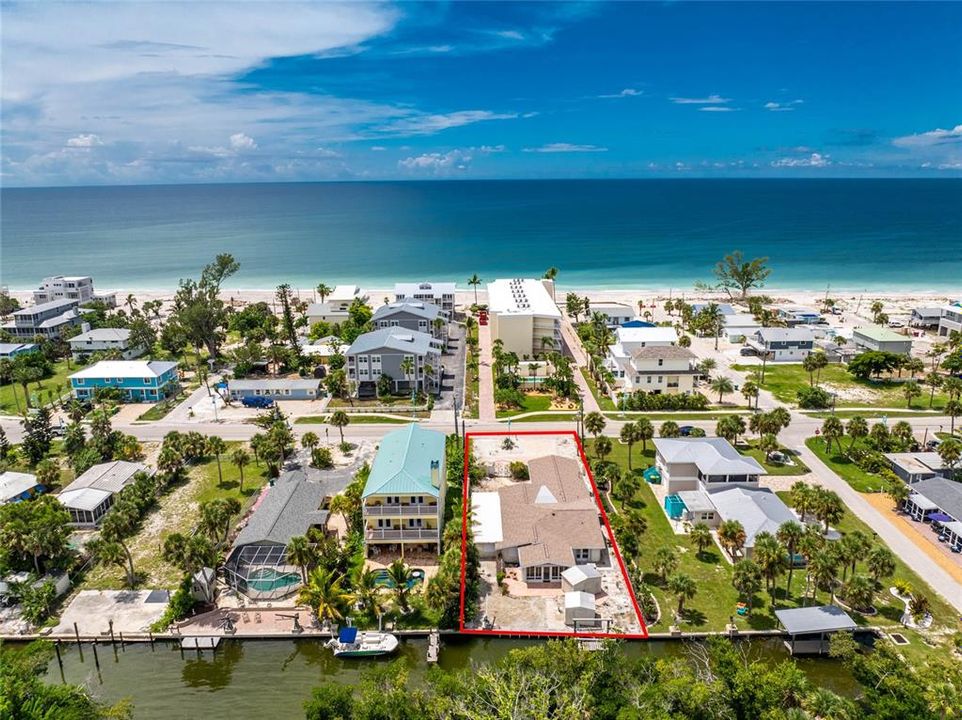 Под контрактом: $679,000 (3 спален, 2 ванн, 2026 Квадратных фут)