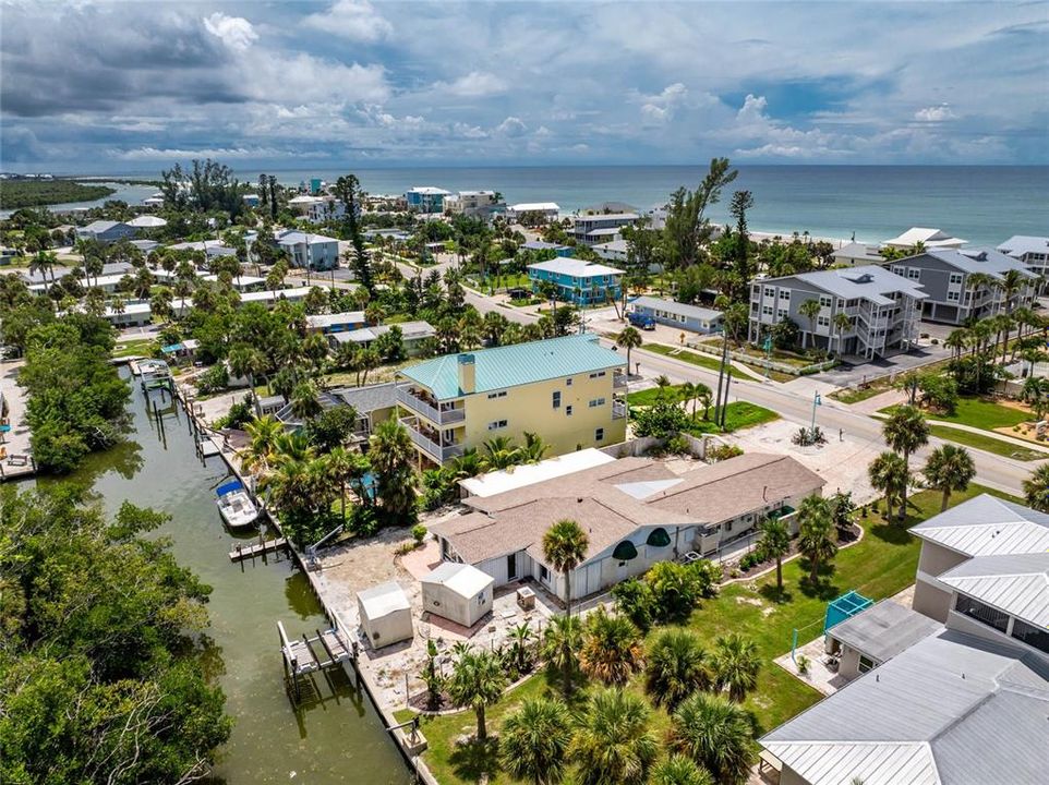 Под контрактом: $679,000 (3 спален, 2 ванн, 2026 Квадратных фут)