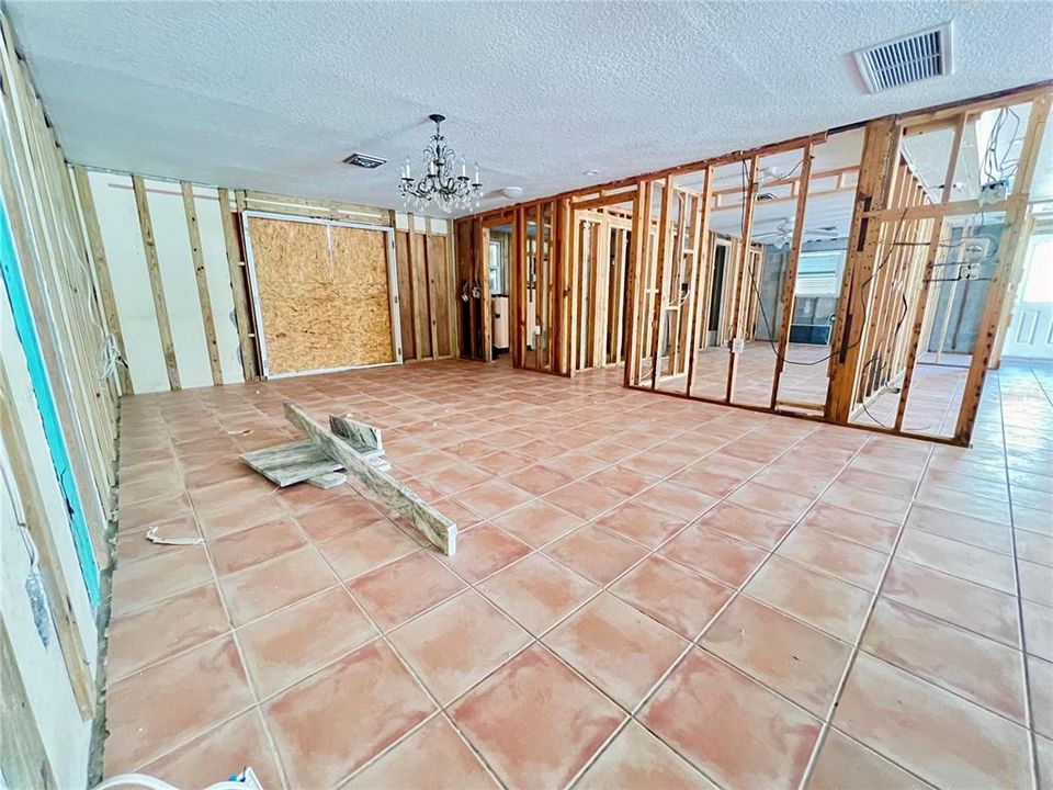 Под контрактом: $679,000 (3 спален, 2 ванн, 2026 Квадратных фут)