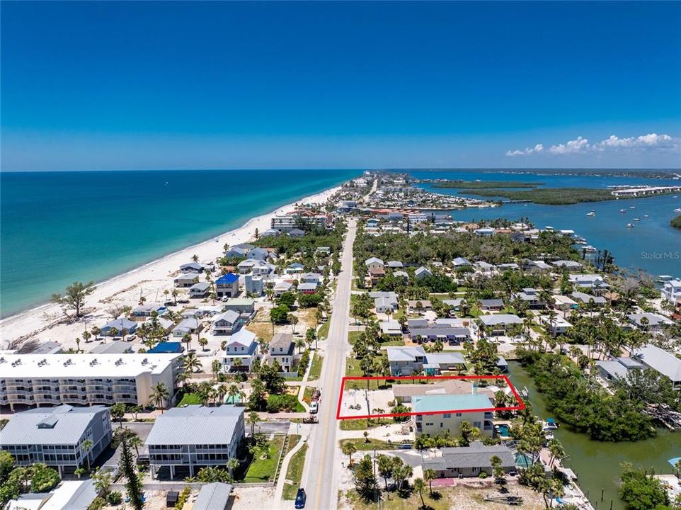 Под контрактом: $679,000 (3 спален, 2 ванн, 2026 Квадратных фут)