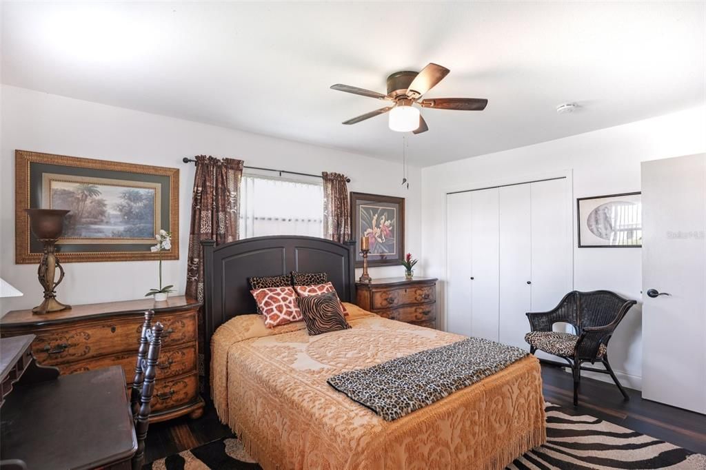 For Sale: $195,900 (2 beds, 2 baths, 1266 Square Feet)