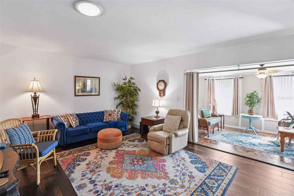 For Sale: $195,900 (2 beds, 2 baths, 1266 Square Feet)