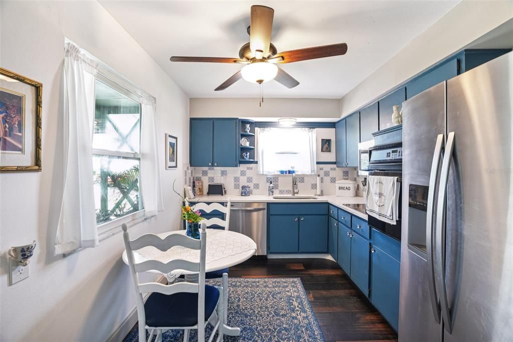 For Sale: $195,900 (2 beds, 2 baths, 1266 Square Feet)