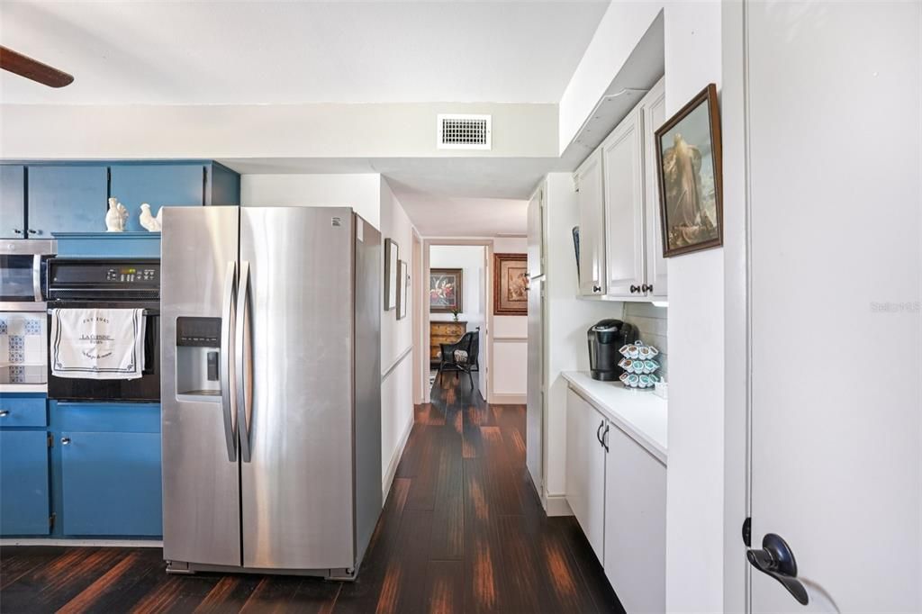 For Sale: $195,900 (2 beds, 2 baths, 1266 Square Feet)