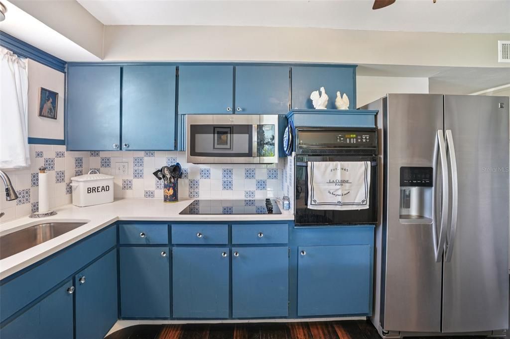 For Sale: $195,900 (2 beds, 2 baths, 1266 Square Feet)