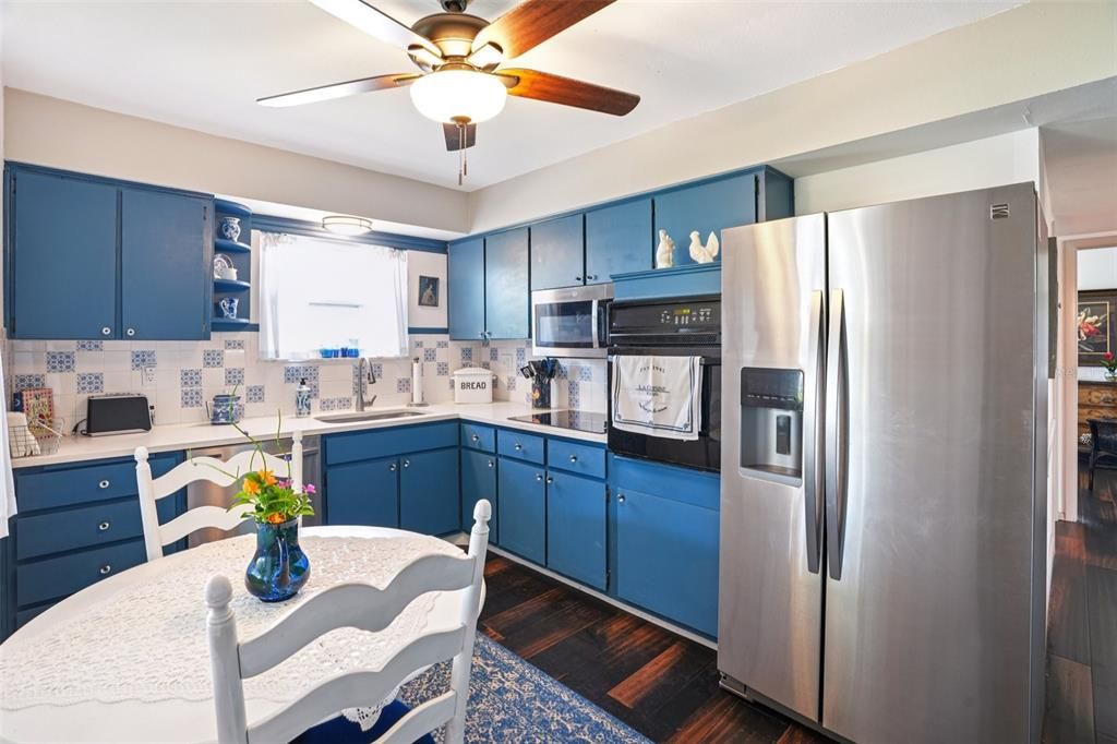 For Sale: $195,900 (2 beds, 2 baths, 1266 Square Feet)