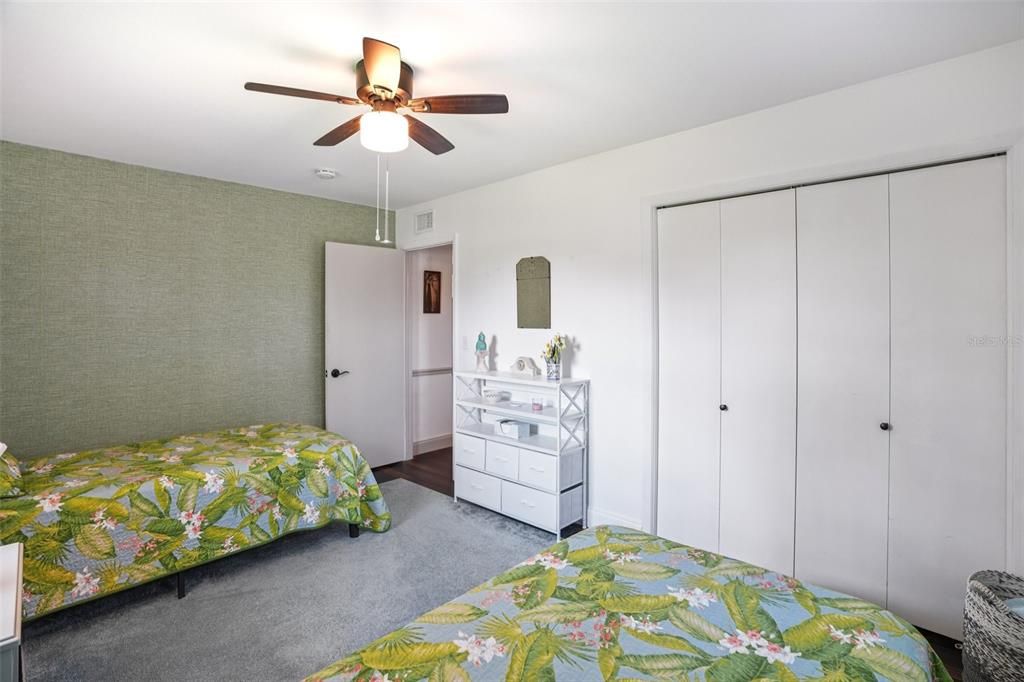 For Sale: $195,900 (2 beds, 2 baths, 1266 Square Feet)